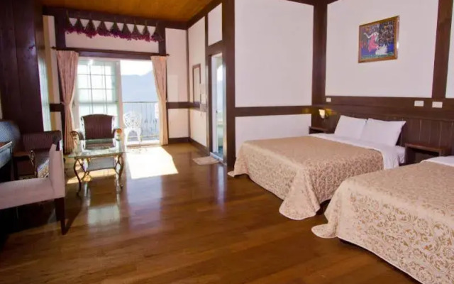 Maple Leaf Holiday Villa