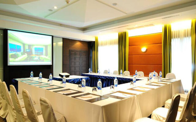 Pantip Suites