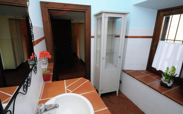 Spacious Apartment in Monticelli Brusati with Pool