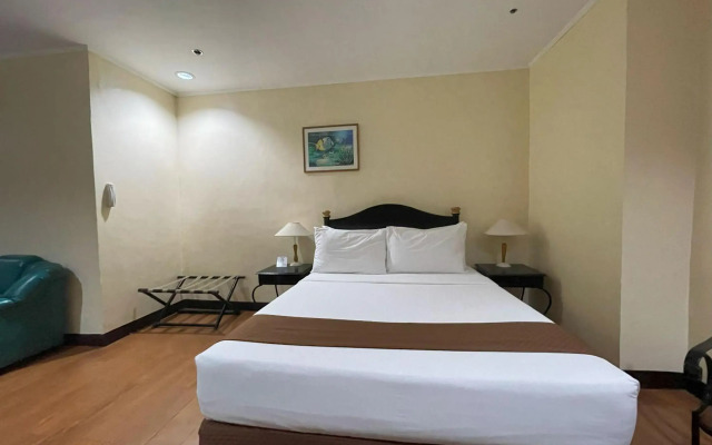 The Golden Peak Hotel & Suites powered by Cocotel