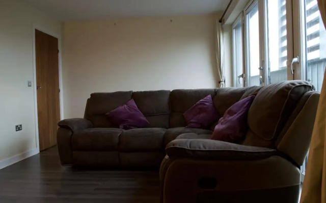 Large and Modern 2 Bed 2 Bath Edinburgh Apartment