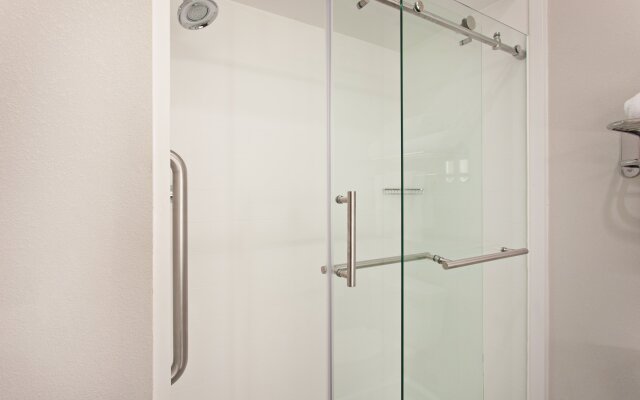 Holiday Inn Express & Suites Corona by IHG