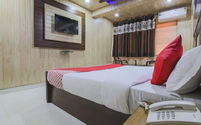 OYO 7065 Hotel Surya Palace