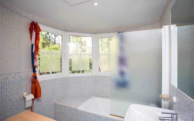 3 bed apartment close to beach BB43