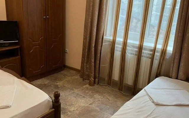 The Guest House At Henry's