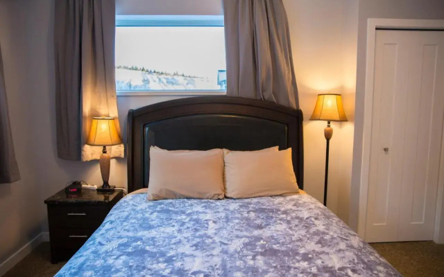 Downtown Whitehorse 4 bedrooms deluxe condo
