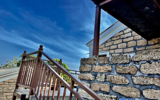 Weizhou Island Stone Yuanshe Coral Stone Homestay