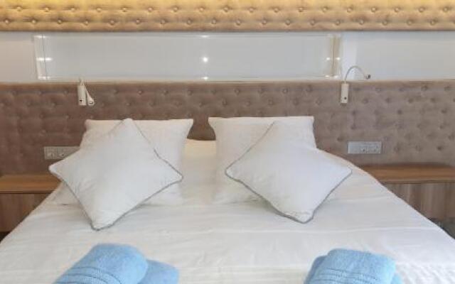 Blue Seaside Apartment