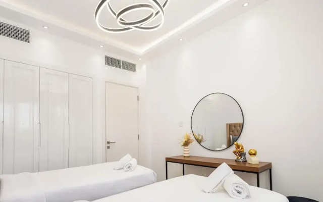 LUX The Serene Springs Villa 2