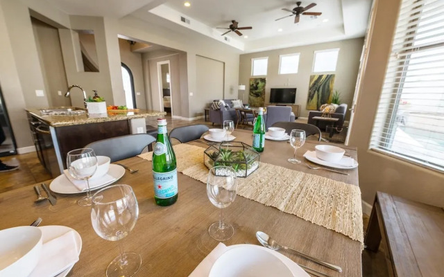 Pueblo Viejo by AvantStay | 5min Drive to Old Town - Sleeps 14