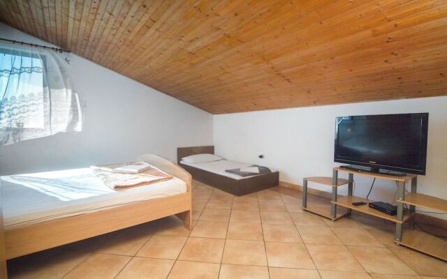 Apartments Crljenko