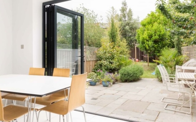 Veeve - 4 bed house, Winston Road, Stoke Newington