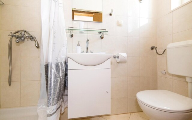 Amazing Home in Kastel Stafilic With Wifi and 3 Bedrooms