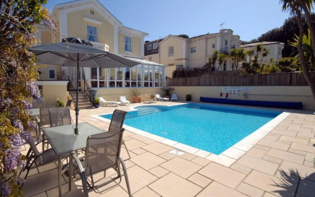Riviera Lodge Hotel