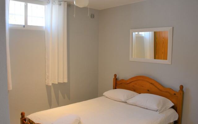 Large Villa With Private Pool and Five Bedrooms in Benijofar