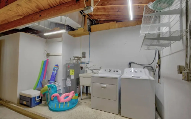 Sunny Escape-heated Pool