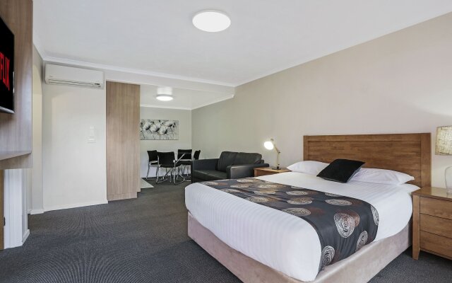 Waves Motel and Apartments