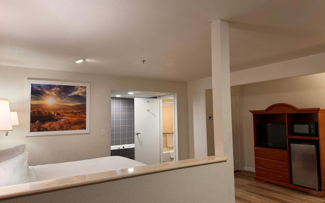 Days Inn by Wyndham Bishop