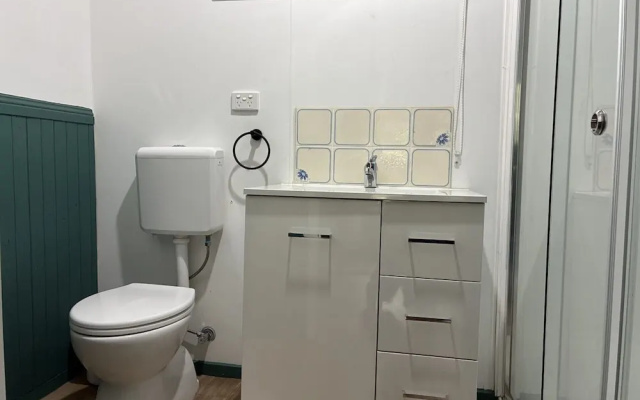 School cottage – Bathroom – Walhalla