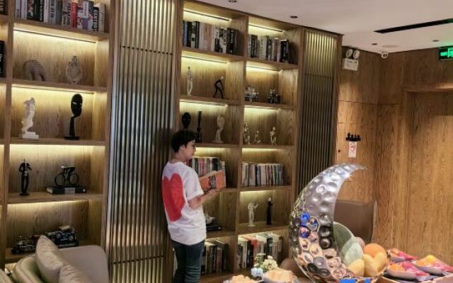 Daqing Royal Maple Hotel (Saltu Dawn Lake Shop )