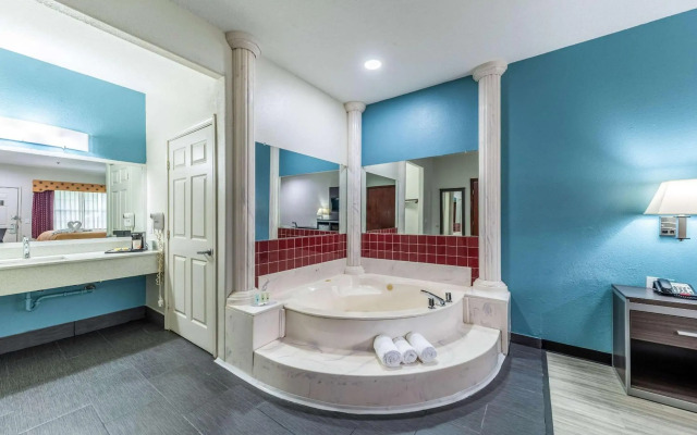 Quality Inn & Suites Canton