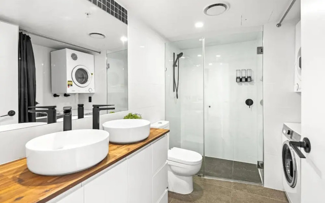 Chevron With 3beds and own Carpark Within Tower3