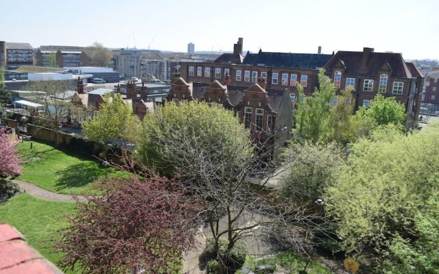 2 Bedroom Apartment Near Central London