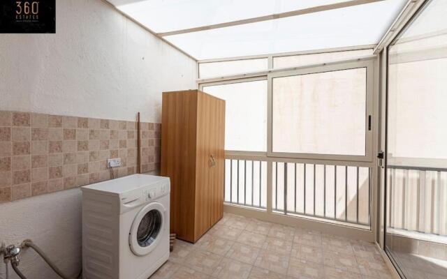 Beautiful designed seaside APT in Sliema Hotspot by 360 Estates