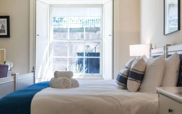 JOIVY Luxury Carlton Terrace Main Door Apartment
