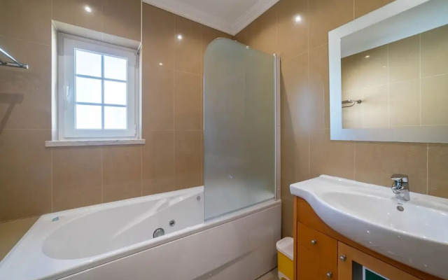 Lily Fabulous 1 BED APT With Roof Terrace Pool