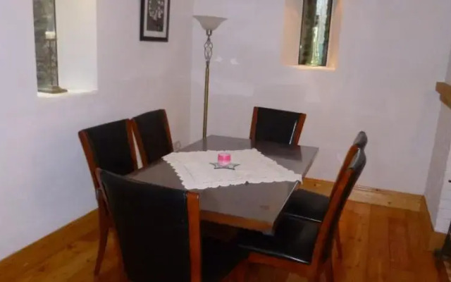 Belan Lodge - Courtyard Accommodation,"The Ernest Henry"