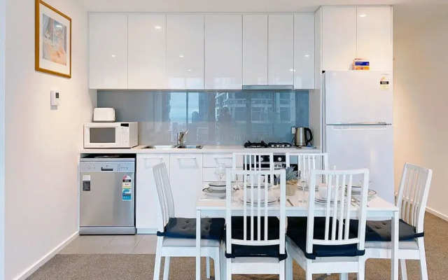 Melbourne One 2B2B1C Apt by GoodLive