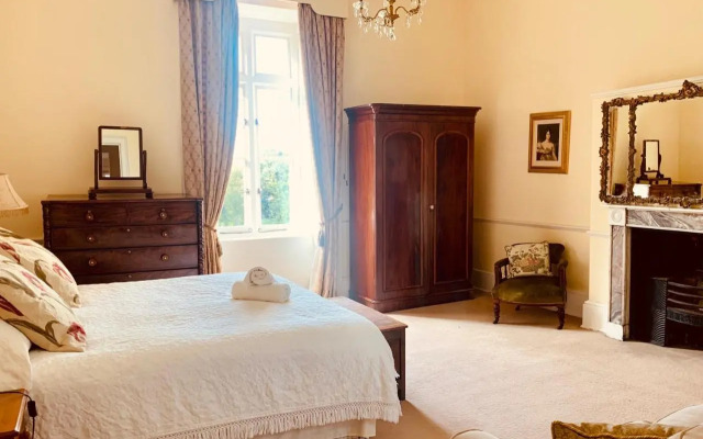 Newcourt Manor