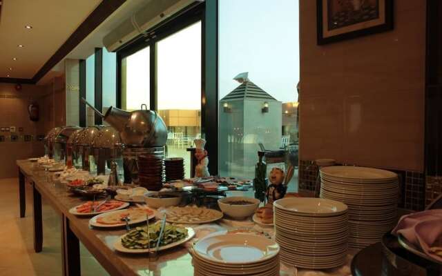Platinum Suites Hotel Apartments