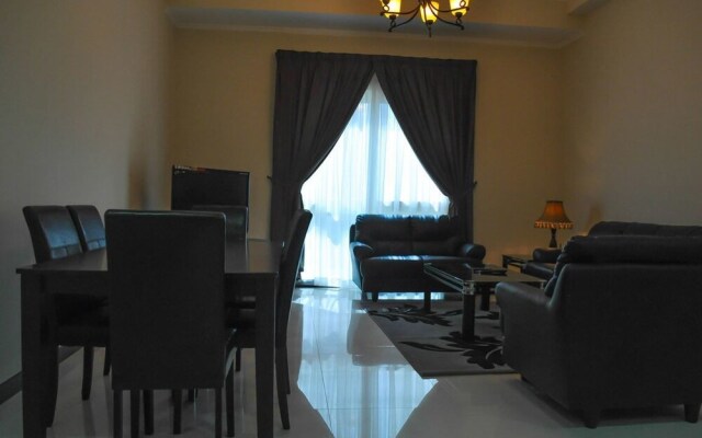 Golden Treasure Tower Family Apartment