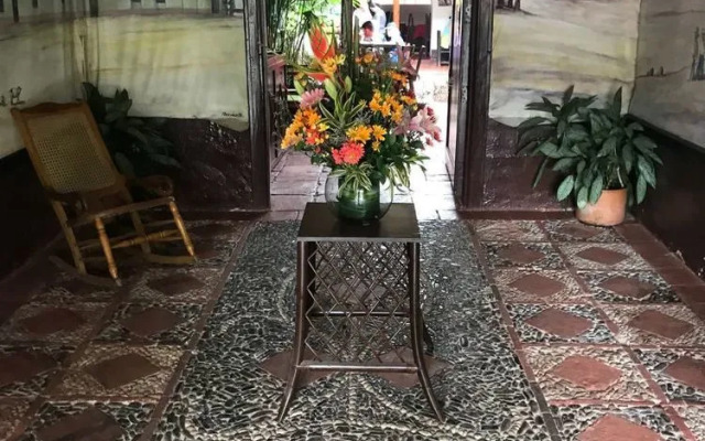 Hosteria Colonial La Cueva de Leo