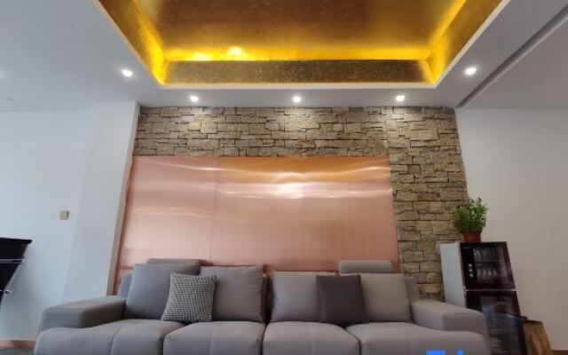 Xiangbo Bowen Travel has a mining homestay at home