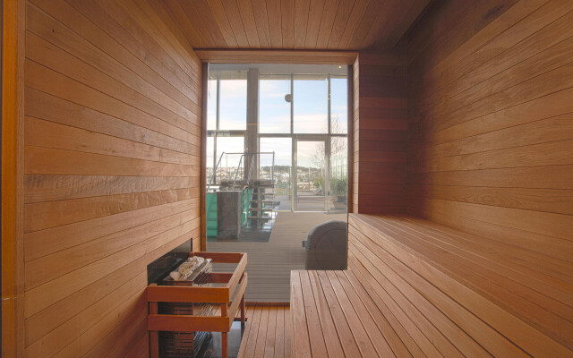 Suryaa Hotel Pinhais, Curio Collection by Hilton