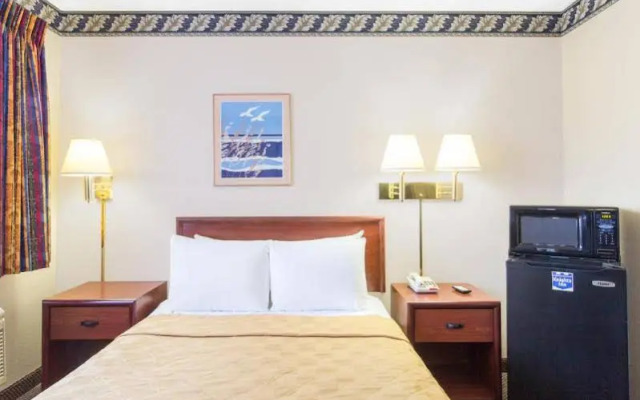 Super 8 Motel - Madera