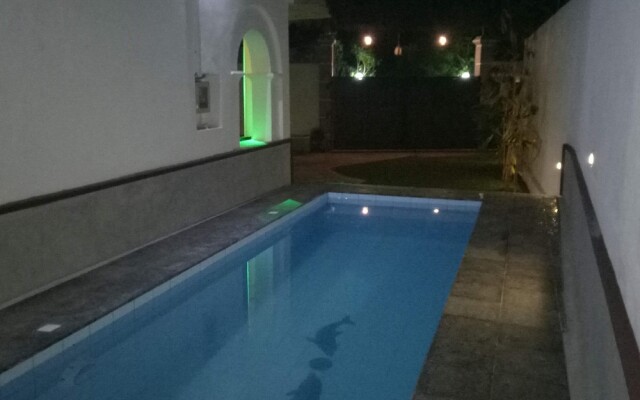 Villa White Dome