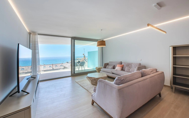 Unique 2 bedroom unit with pool near beach