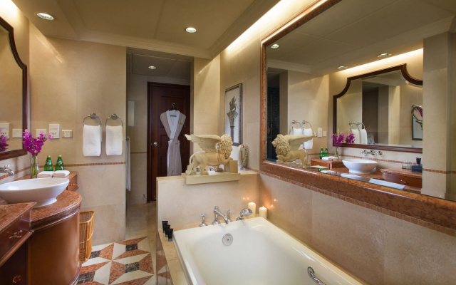Indigo Shenzhen Overseas Chinese Town by IHG