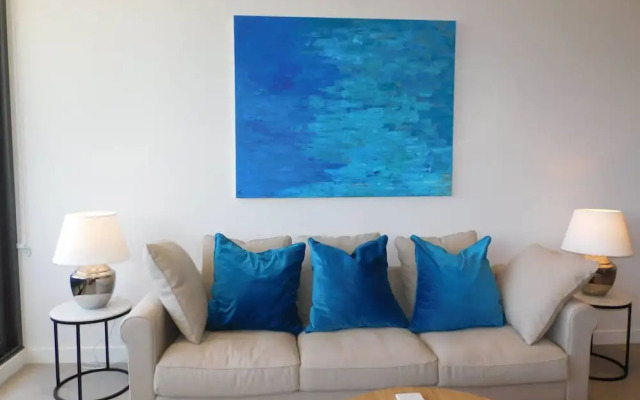 Large Modern 2 Bedroom Apartment near Lake Claremont