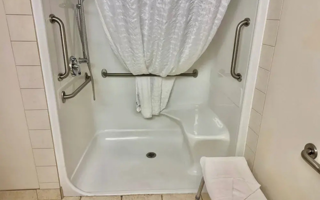 Super 8 High River AB