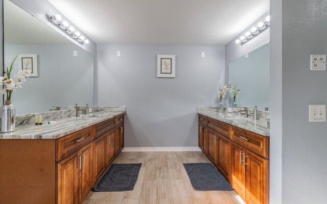 A Large Tropical 7 Bedroom Estate by RedAwning