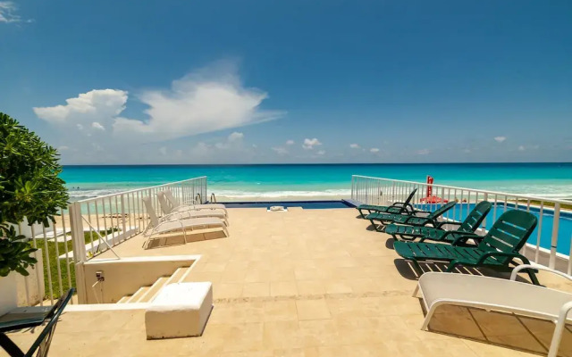 Private pool in beach front Villa