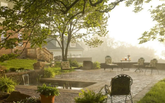 The Carriage House Inn Bed & Breakfast