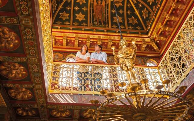 Kensington Place - 4 Bedroom Home w Free Parking