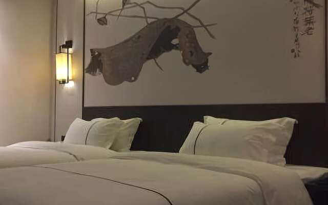 Golden Hotel