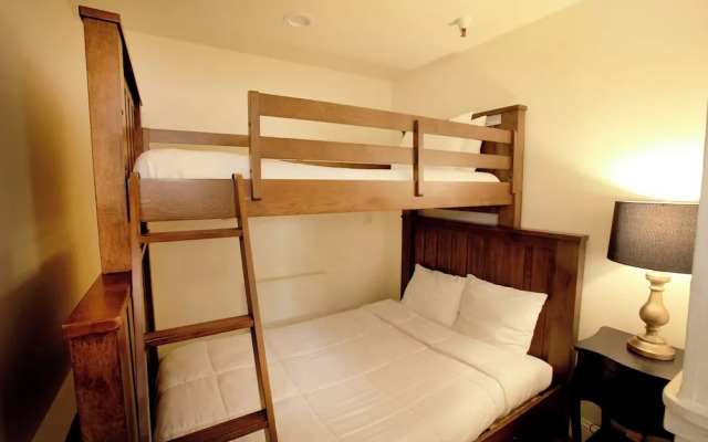 The Charles Pacific Grove - Artfully Designed Inclusive Inn